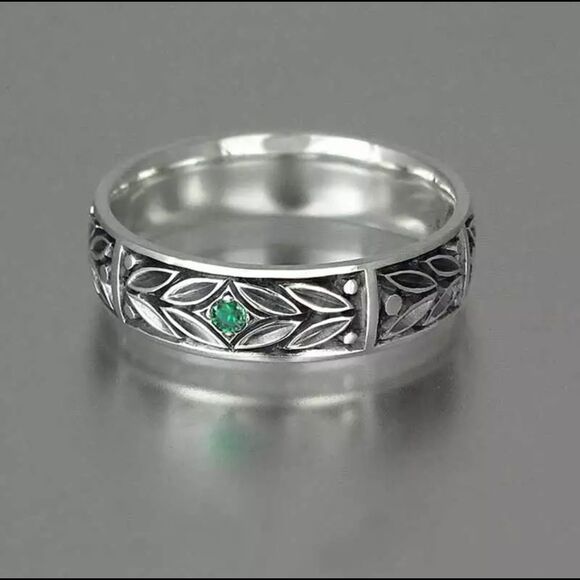 New Vintage Retro Style left Print Ring size 6,7,8 Tiny Green CZ - Picture 1 of 6